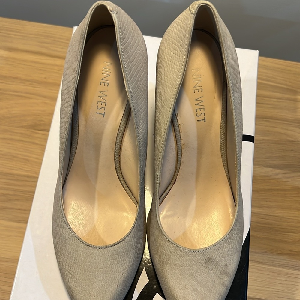 Nine West beige wedge pump - Picture 4 of 6